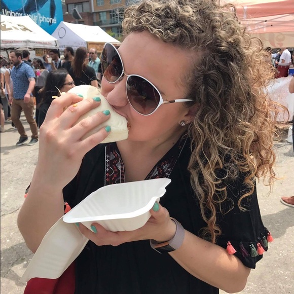 Meet your Posher, Holly - Picture 2 of 3